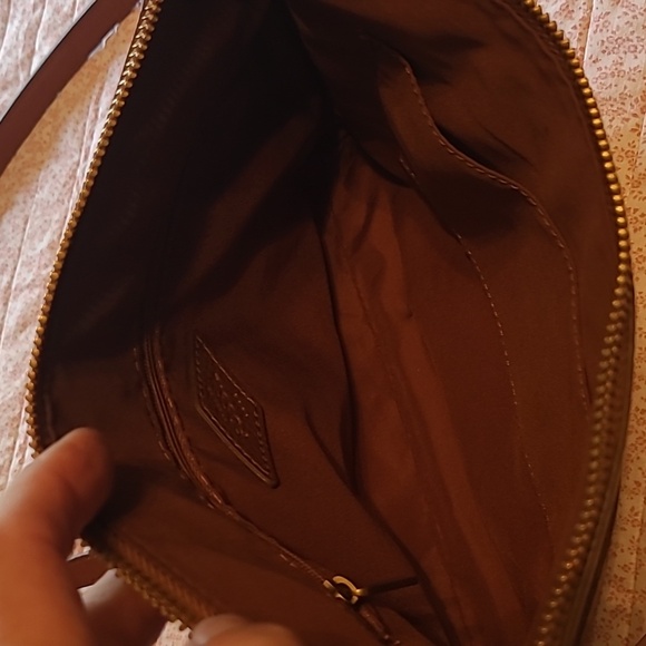 Fossil medium brown leather shoulder or crossbody handbag - Picture 8 of 10